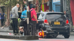 Día de accidentes en Manizales: motociclistas chocaron contra carros, una piedra en la vía causó una lesión