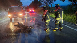 Eje Cafetero: moto se incendió en accidente de tránsito, conductor fue remitido a centro asistencial