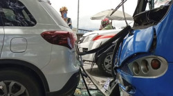 En choque de buseta y particular, en avenida de Manizales, reportan dos lesionados