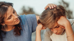 Crianza actual: ¿se está limpiando el camino para los hijos o formando futuros resilientes?