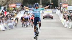 El colombiano Harold Tejada gana la sexta etapa de París-Niza y Vingegaard sigue líder