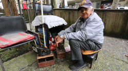 Conozca la historia de María Gloria Salgado, la mujer que lleva 50 años lustrando zapatos en Manizales