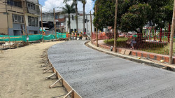 Avanzan obras de nuevo bulevar en Manizales: hacen vaciado de concreto en la glorieta de sector gastronómico