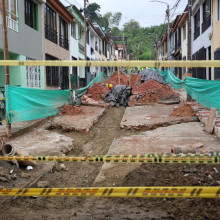 Reparan calle en mal estado en Verdun, Chinchiná