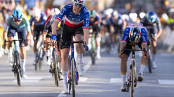 El francés Dorian Godon gana la primera etapa de la Vuelta a Catalunya: así les fue a los colombianos