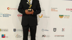 Este es el profe caldense que recibe prestigioso premio: celebran en su tierra  