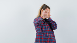 Juez ordena protección tras intento de asfixia a mujer en Manizales: desistió de la denuncia