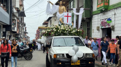 La procesión de Jesús Resucitado llena de fe las calles de Anserma en el cierre de la Semana Santa