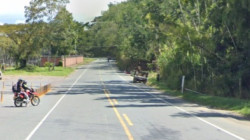 Municipio de Caldas llora la muerte de dos jóvenes en accidente en moto en vía Manizales-Medellín   