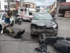 Tres lesionados en choque de un carro con una moto en Alta Suiza 