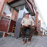 Celadores, los guardianes de las cuadras en Manizales