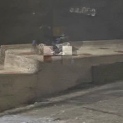 Sicarios que se movilizaban en camioneta asesinaron a un hombre e hirieron a otro: capturaron a un sospechoso